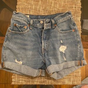 Original Levi’s high wasted cuffed shorts